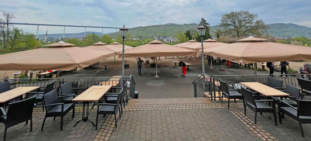 Bau einer Terrasse eines Ausflugslokals